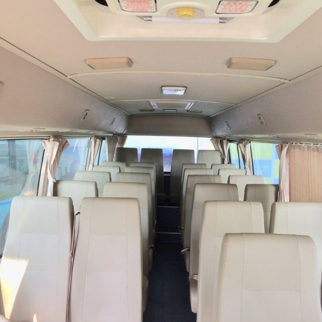 รถบัสโคสเตอร์ไฟฟ้า 18 ที่นั่ง ระยะทางวิ่ง 200 กม. แบตเตอรี่ 89.7 kWh สำหรับขนส่งสาธารณะ