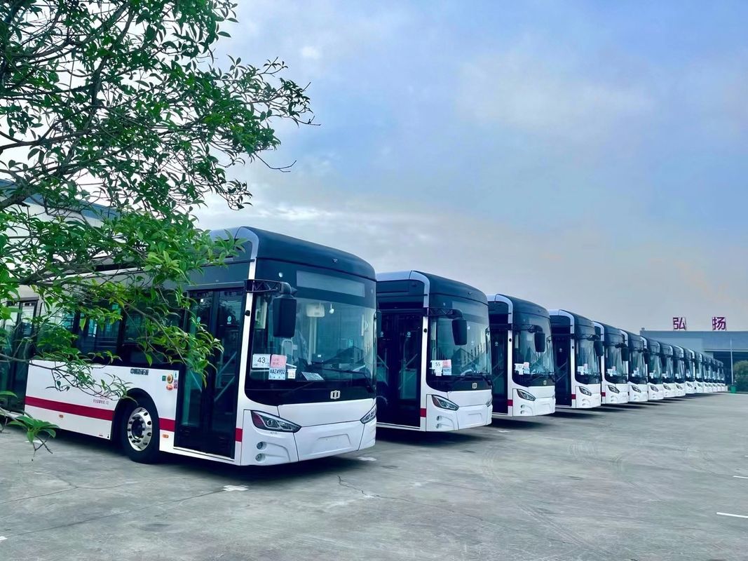 รถบัสไฟฟ้าบริเวณหน้าและหลัง สะอาด ด้วยแบตเตอรี่ไอออนลิตยู 255kwh แบตเตอรี่พลังงาน